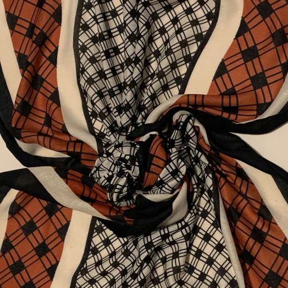 Multi colored scarf - Picture 4 of 6